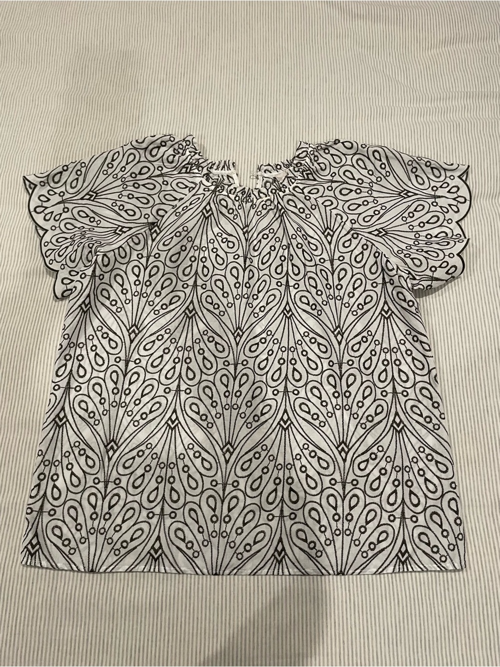 LOFT Black & White Floral Motif Puff Sleeve Blouse